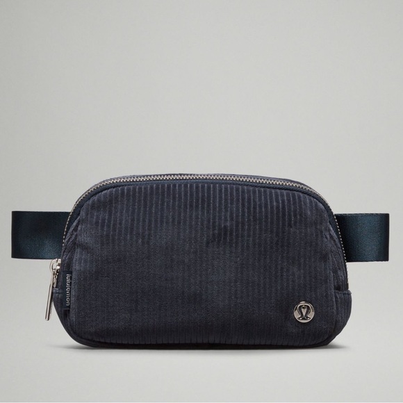 lululemon navy bag Everywhere Belt Bag- True Clementine and a change of clothes Lululemon Navy Blue Mesh Backpack